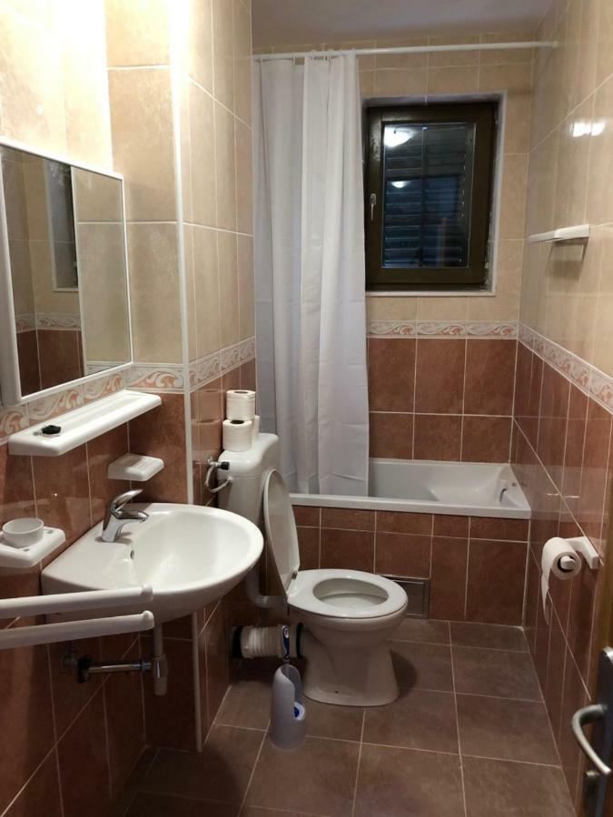 Apartmani Petrija Prčanj Exteriér fotografie