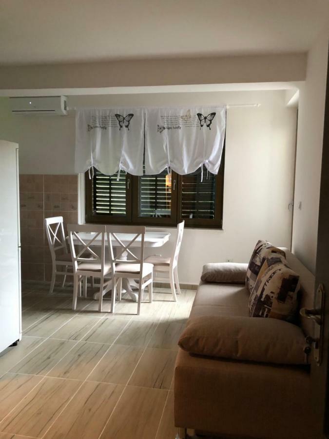 Apartmani Petrija Prčanj Exteriér fotografie