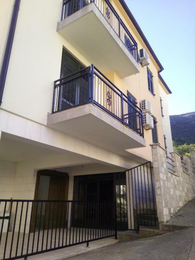 Apartmani Petrija Prčanj Exteriér fotografie
