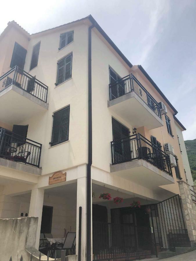 Apartmani Petrija Prčanj Exteriér fotografie