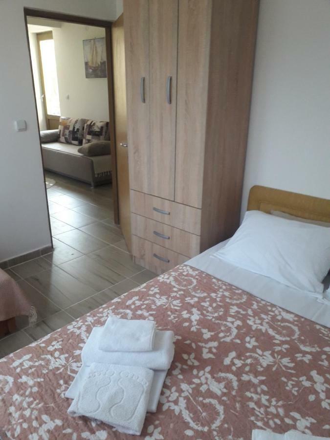 Apartmani Petrija Prčanj Exteriér fotografie